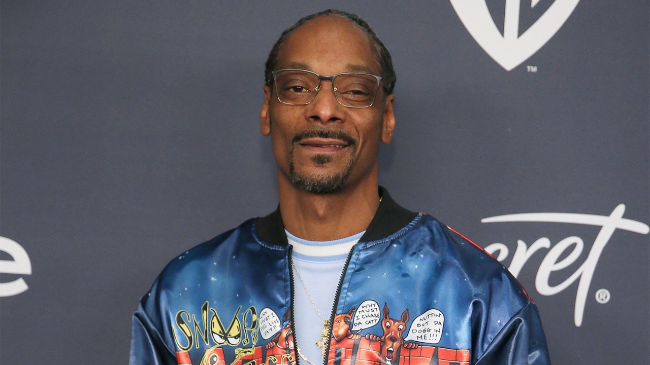 Snoop Dogg irá ganhar cinebiografia pela Universal com roteirista de Pantera Negra: Wakanda Para Sempre