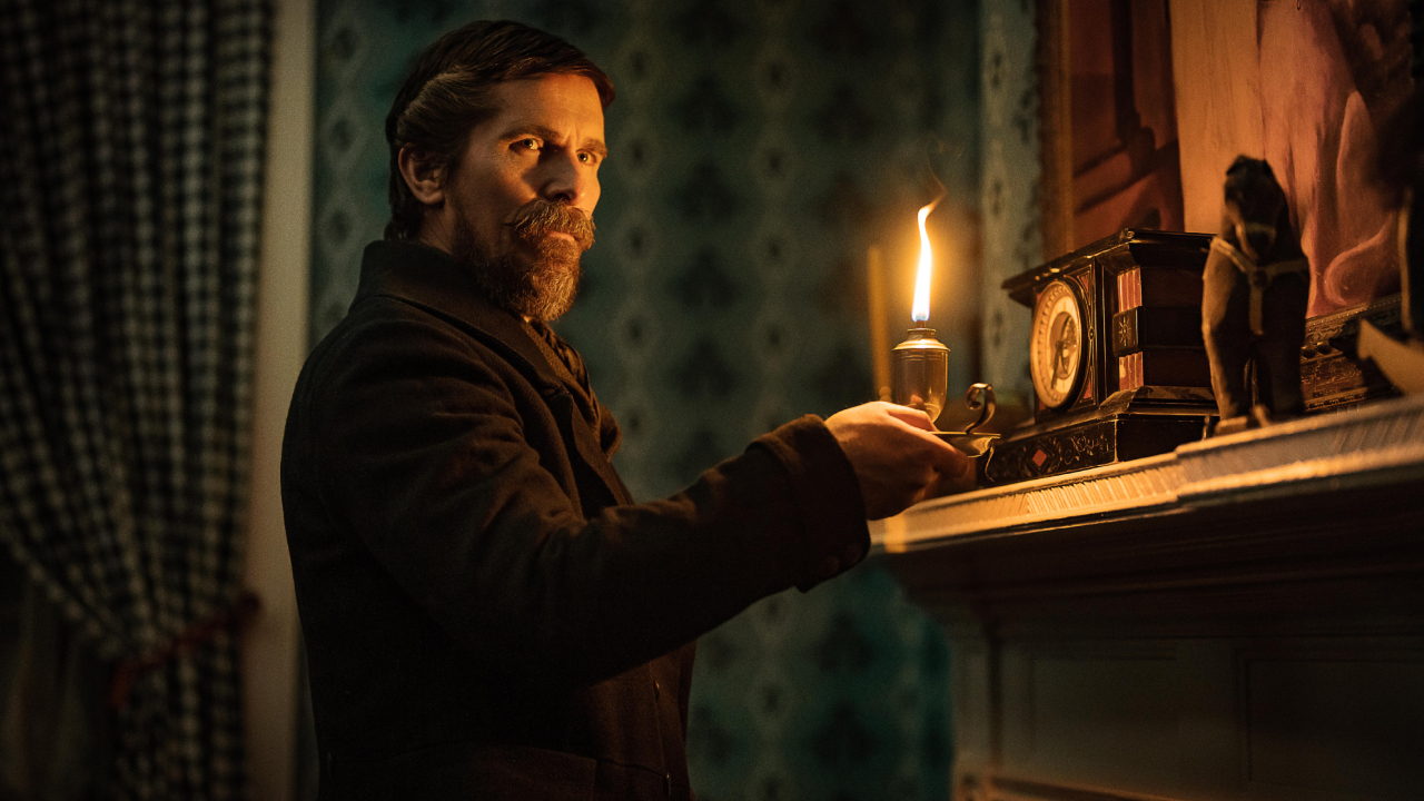 O Pálido Olho Azul | Christian Bale recruta Edgar Allan Poe para investigação misteriosa no trailer oficial; assista!