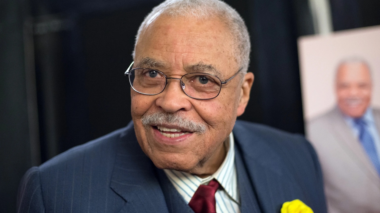 James Earl Jones, uma das vozes mais icônicas de Hollywood, morre aos 93 anos