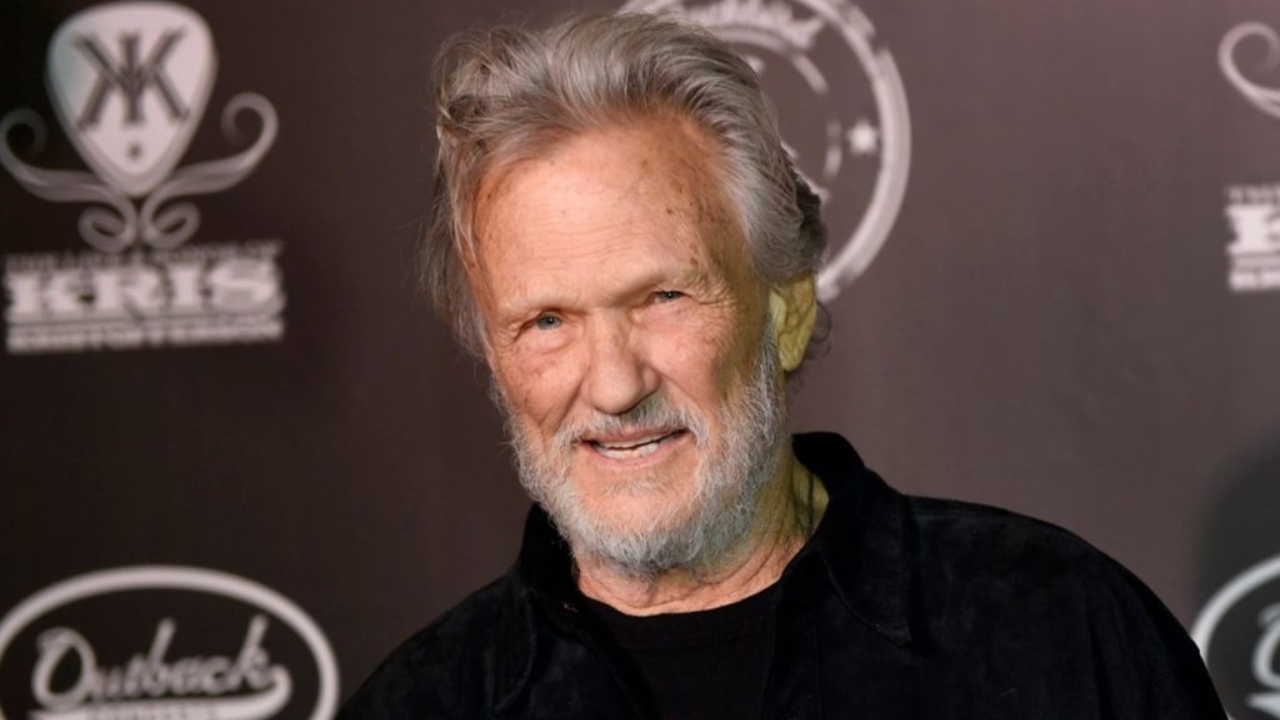 Kris Kristofferson, astro de Nasce Uma Estrela, morre aos 88 anos