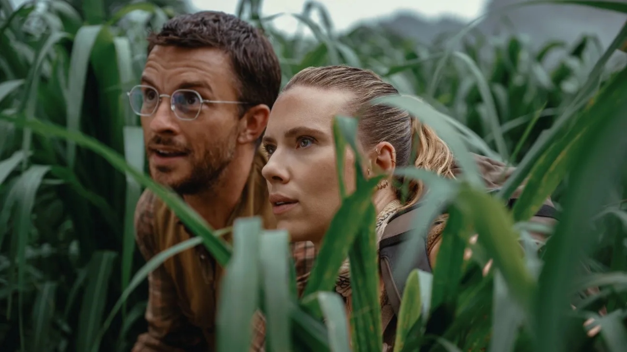 Jurassic World: Recomeço | Scarlett Johansson e Jonathan Bailey enfrentam novos dinossauros no trailer do novo filme