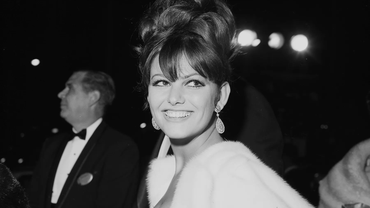 Claudia Cardinale, dama do cinema italiano dos anos 1960, morre aos 87 anos