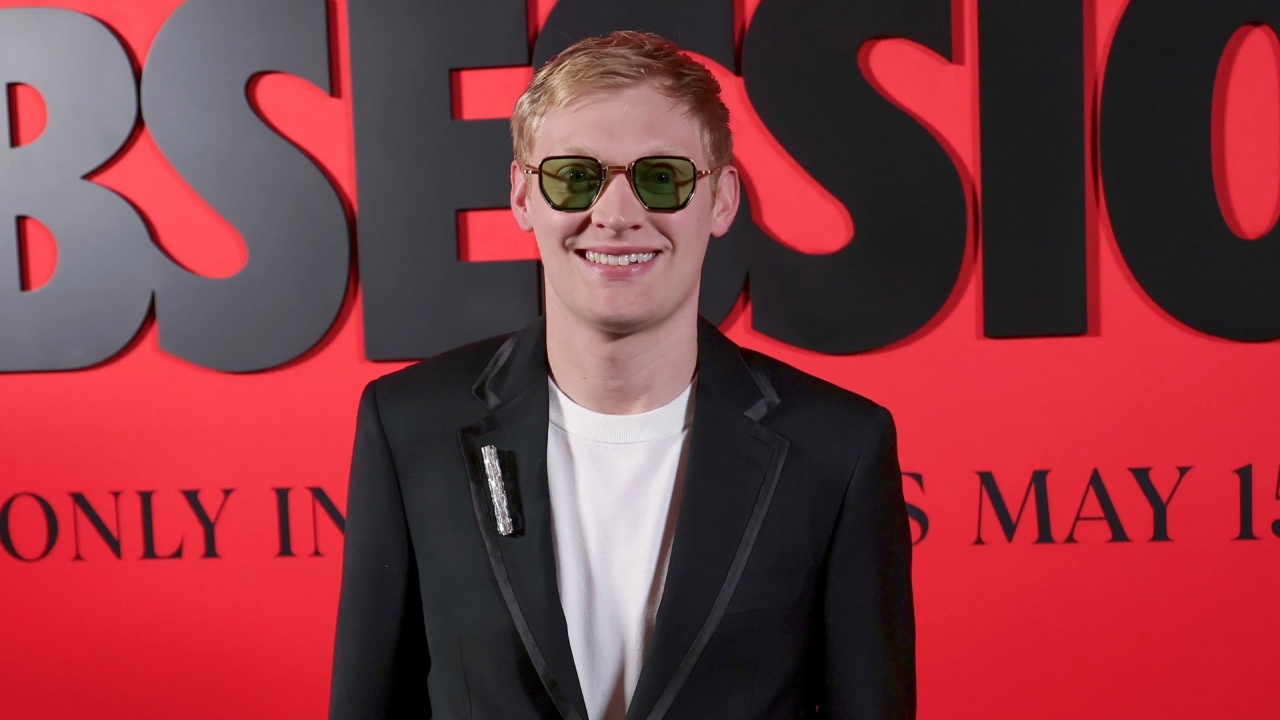 Curry Barker, diretor de Obsessão, confirma próximo filme pela Universal